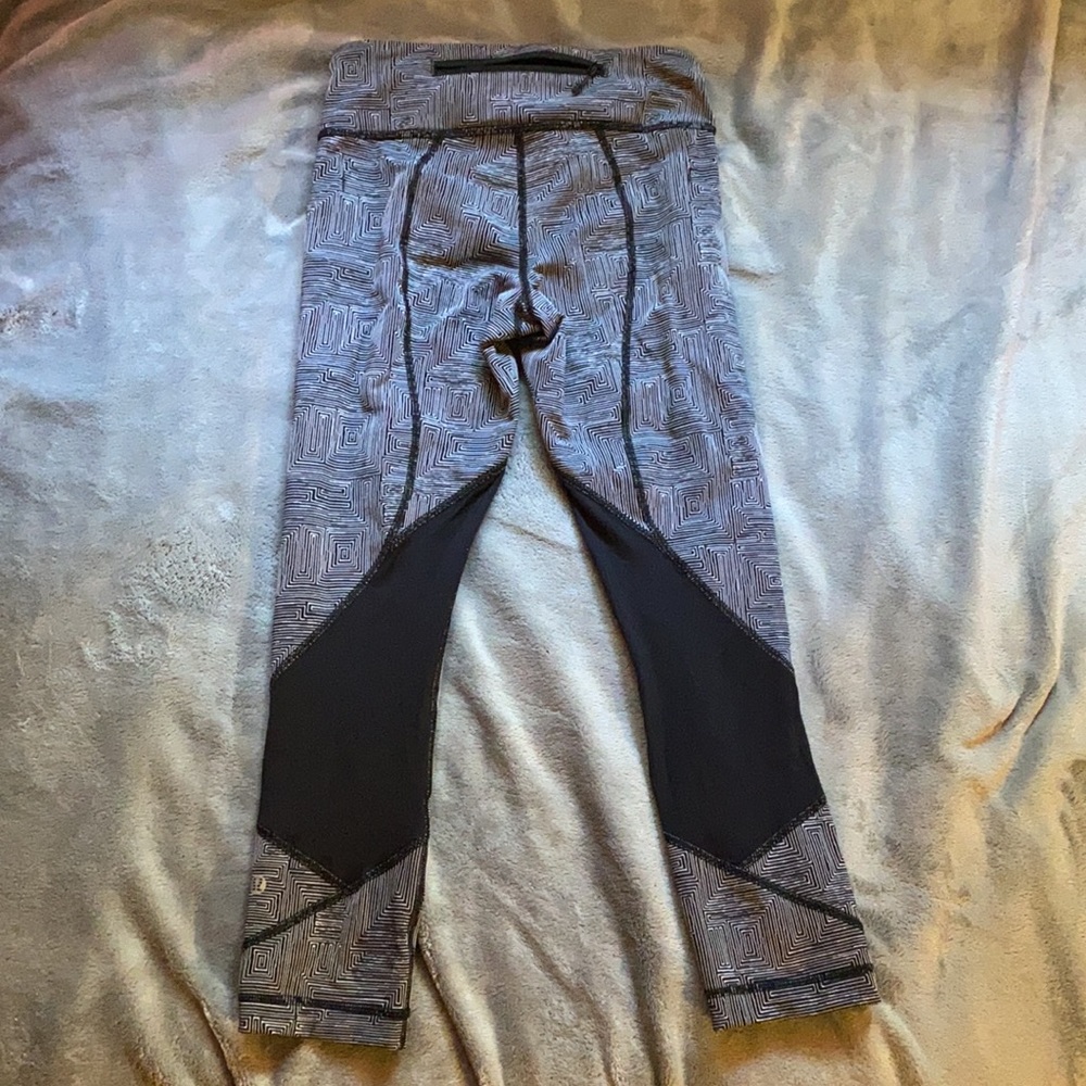 Patterned lululemon capris - Picture 2 of 2
